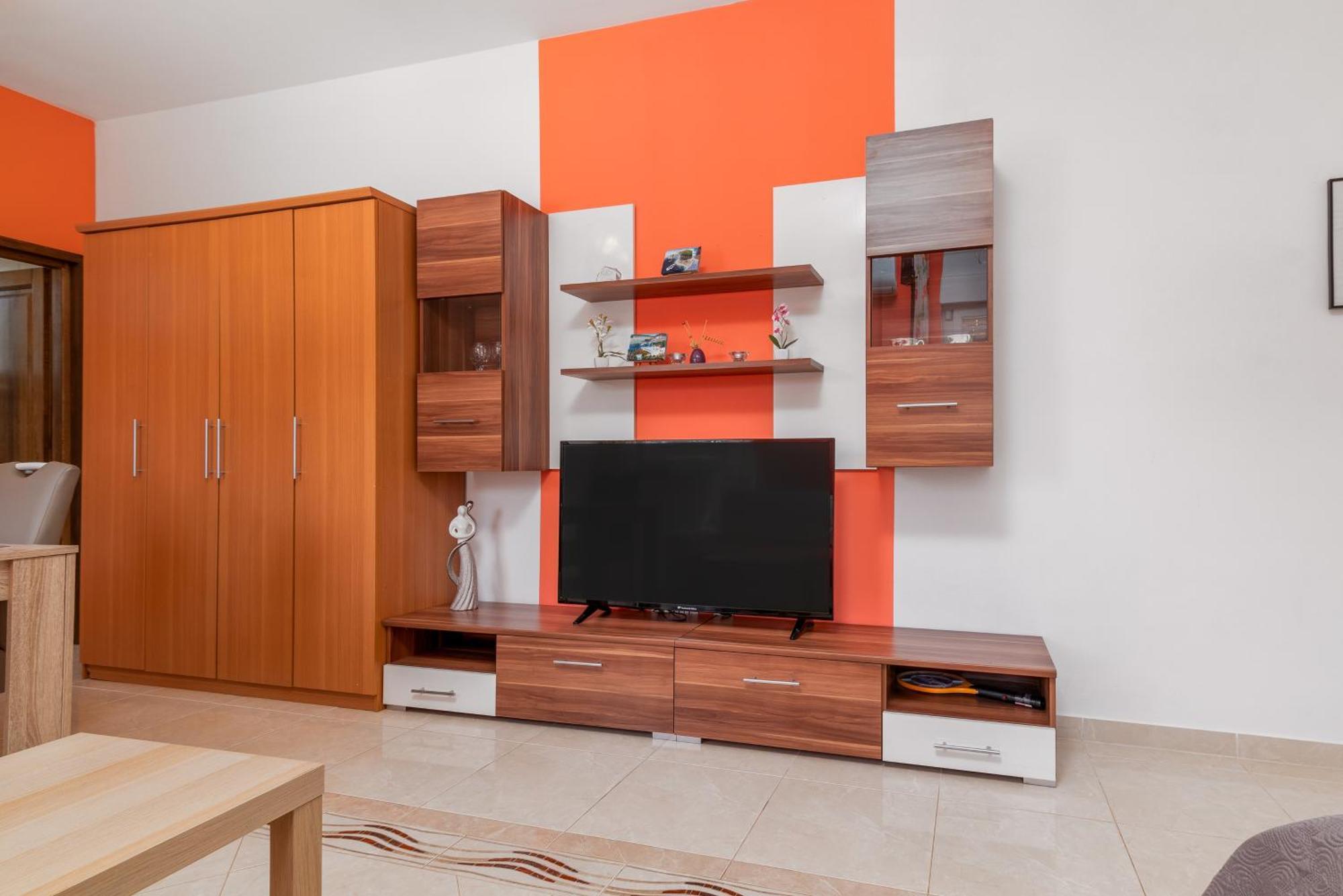Family Friendly With A Swimming Pool - 21314 Pula