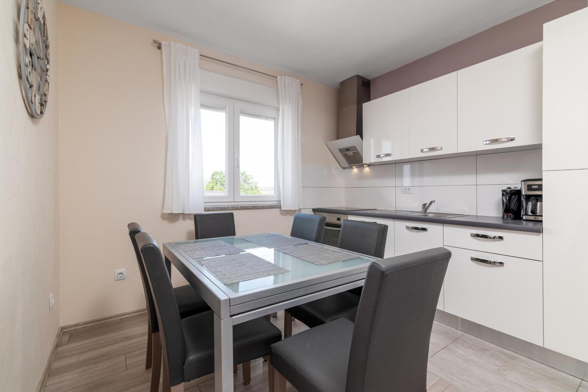 Apartment Family Friendly With A Swimming Pool - 21314 *
