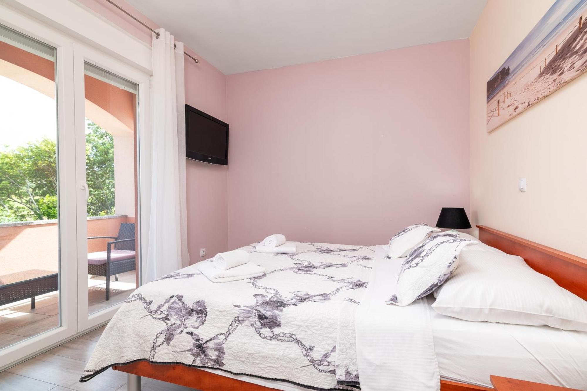 Family Friendly With A Swimming Pool - 21314 Apartment *