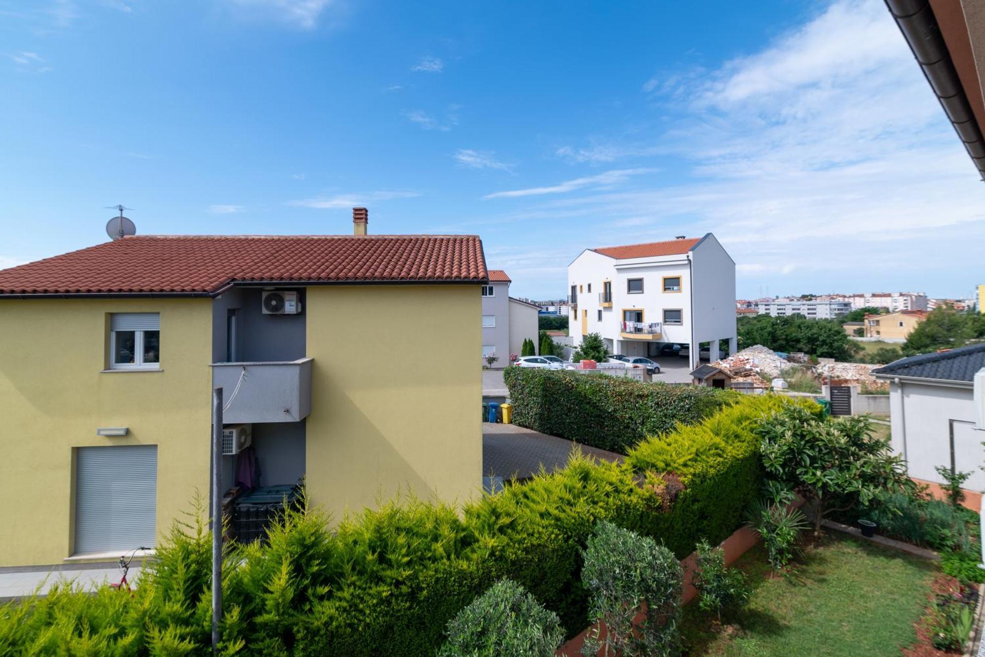 Family Friendly With A Swimming Pool - 21314 Pula