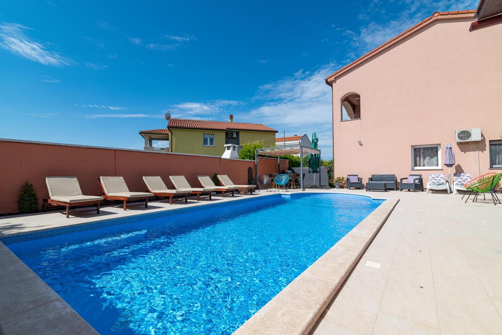 Family Friendly With A Swimming Pool - 21314 Apartment Pula