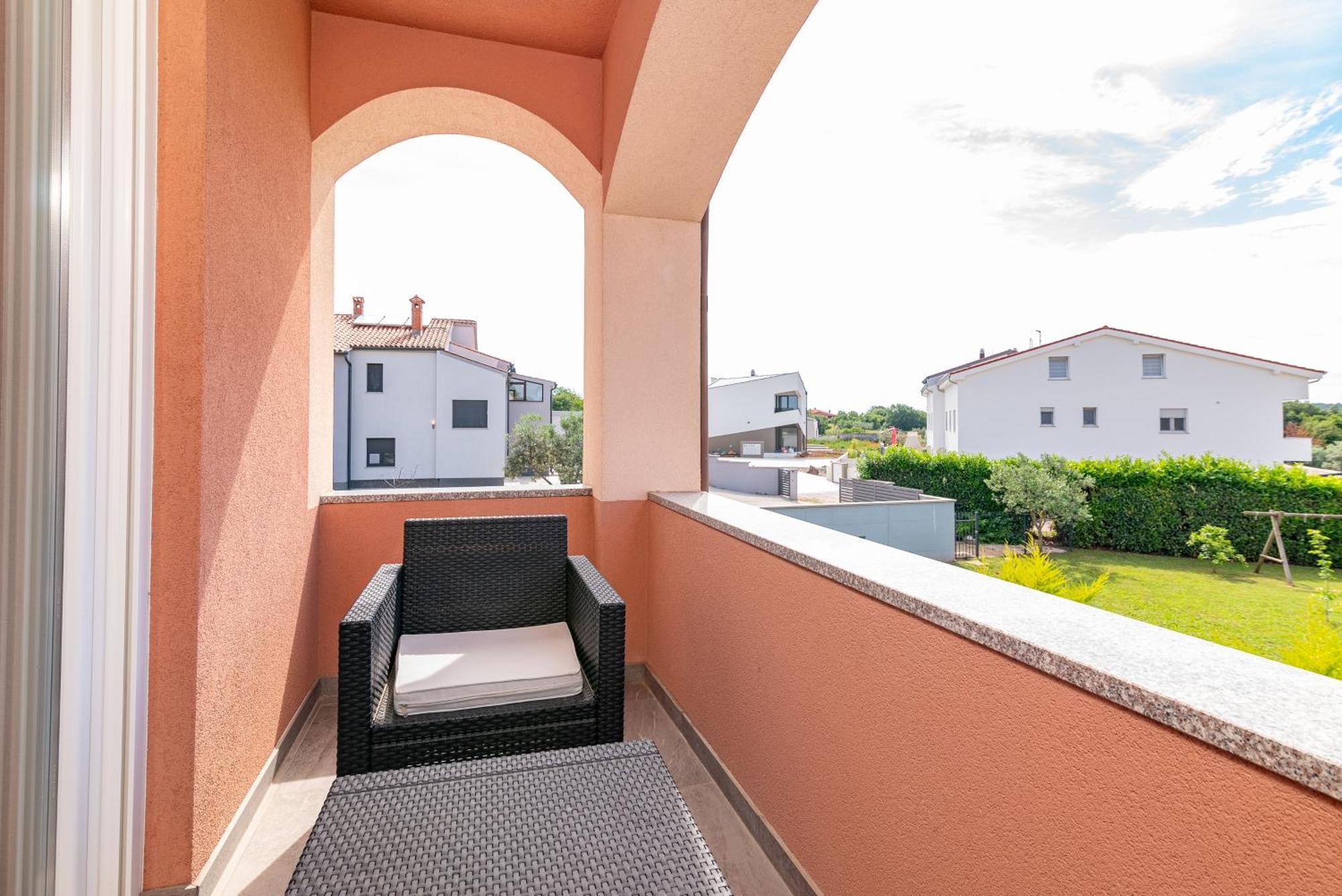 Family Friendly With A Swimming Pool - 21314
