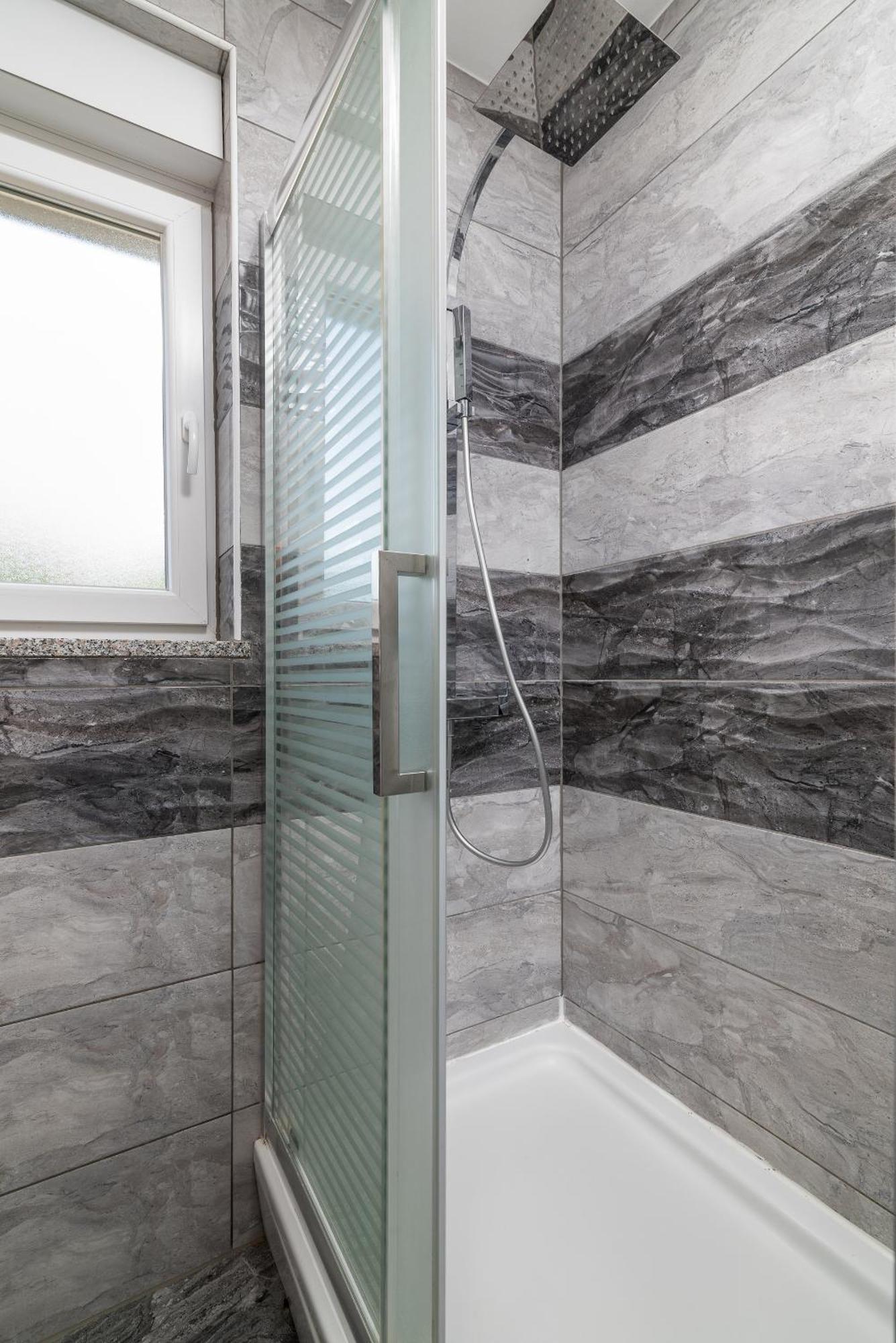 Family Friendly With A Swimming Pool - 21314 Apartment